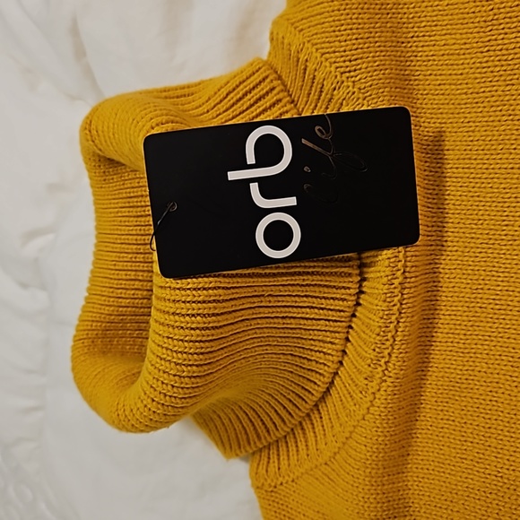 Orb Life Turtle neck sweater - Picture 2 of 6